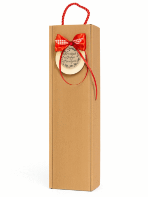 Karton na wino świąteczny z czerwoną kokardą i drewnianą zawieszką – pudełko prezentowe na 1 butelkę